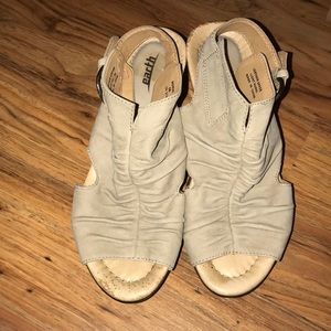 EARTH comfort sandals